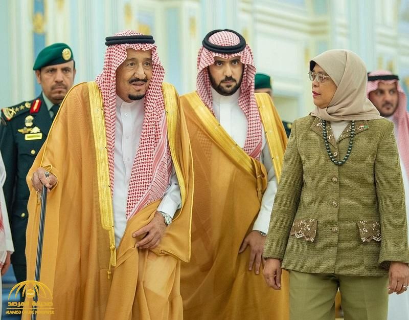 العاهل السعودي يمنح رئيسة سنغافورة قلادة الملك عبد العزيز